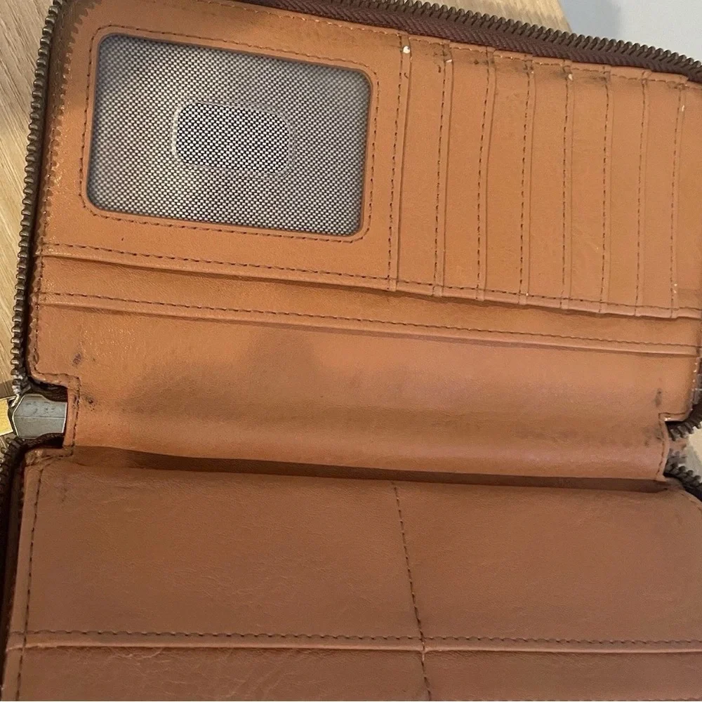 Fossil wallet preloved